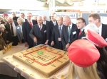 Die Torte für S-Bahn wird angeschnitten