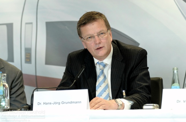 Dr. Hans-Jörg Grundmann (CEO Siemens Mobility Division)