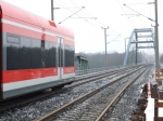 Sonderzug vor der neuen Oderbrücke