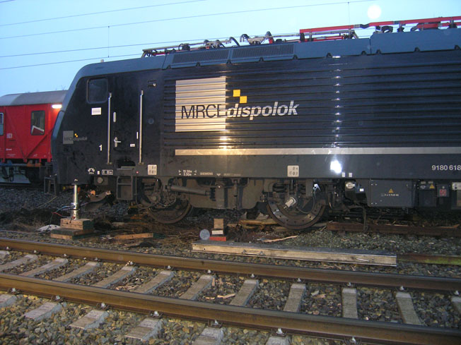 Bremerhaven: Lokomotive überfährt Prellbock
