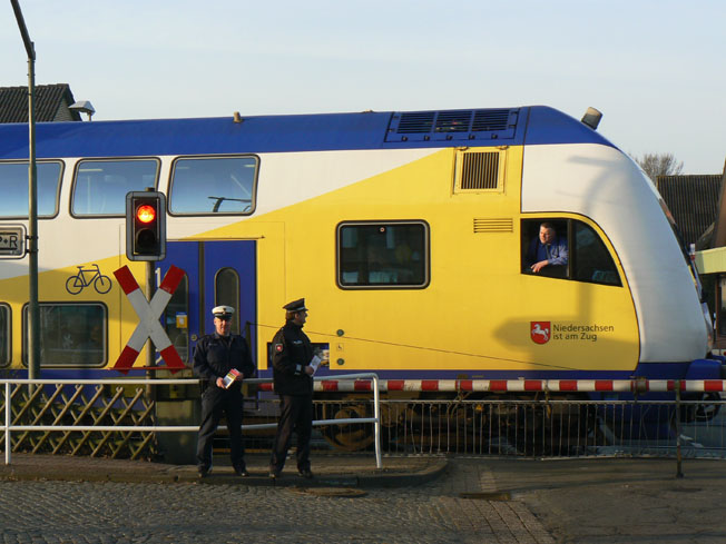 Aktion "Sicherer Bahnübergang" in Cadenberge