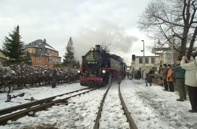 Einfahrt des ersten Zuges in Bahnhof Dippoldiswalde