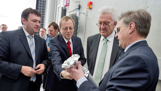 Ministerpräsident Kretschmann besucht den DLR-Standort Stuttgart