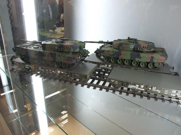 Märklin - Sonderwagen mit Leopard Panzer