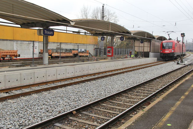 Bahnsteigmodernisierung im Bahnhof Traun