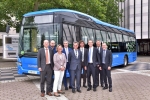 Wolfsburg: Prototyp eines Elektrobusses besichtigt
