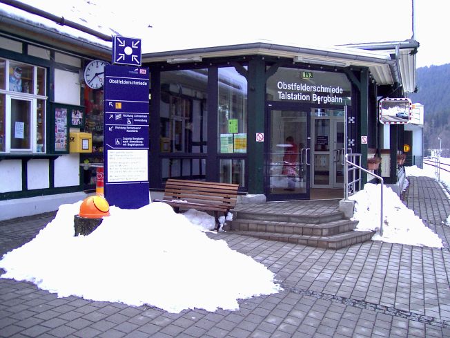 Talstation der Bergbahn im Februar 2009