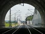 Erster Zug fährt durch den Neuen Burgbergtunnel