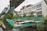 Arbeiten an der Schwebebahn-Fahrschiene