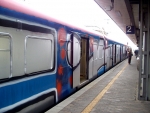 S-Bahnzug mit Graffiti in Altdorf