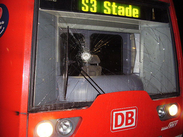 Flaschenwurf auf S-Bahn