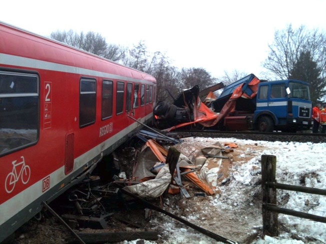 Braunschweig: LKW im Gleis