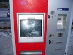 Display von Fahrausweisautomat zerstört